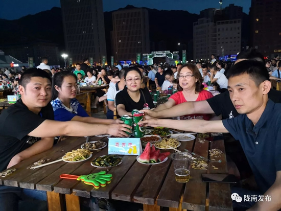 好嗨喲！隴南第一屆青島啤酒節(jié)開(kāi)幕啦，為期8天