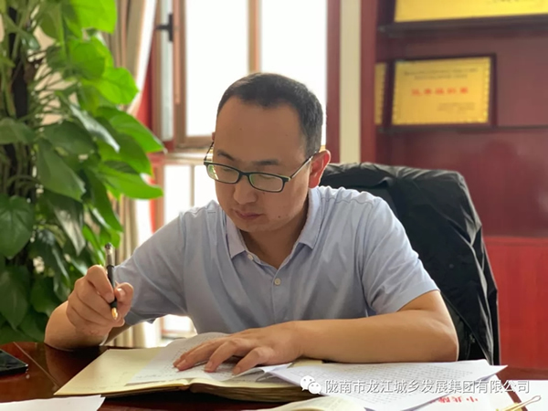 市龍江集團(tuán)“不忘初心、牢記使命”主題教育讀書班舉行結(jié)班式