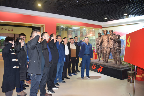 市龍江集團開展“不忘初心、牢記使命”主題黨日活動