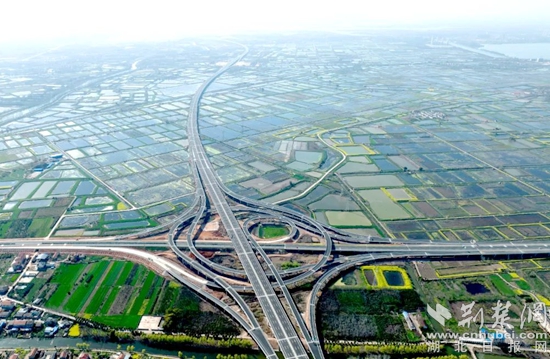 鐵、水、公、空立體式交通運(yùn)輸通道連線成網(wǎng)_副本.jpg