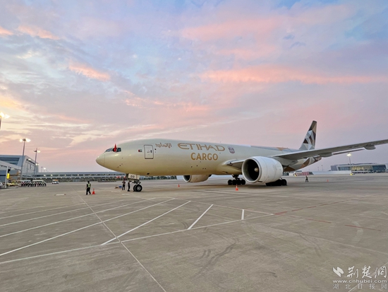 飛機?？客戤?。金康 攝.jpeg